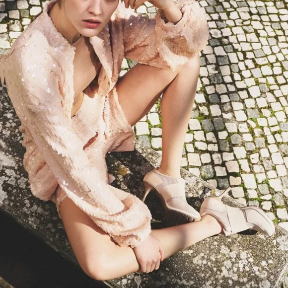 NWT The Icon Heel from SNEEX size 9 Color, Sand - Picture 11 of 11